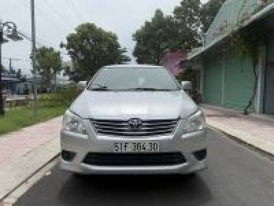 Toyota Innova 2.0E - 2013