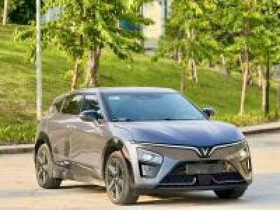 VinFast VF7 Plus AWD - 2024