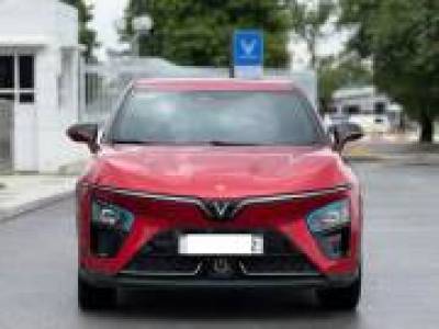 VinFast VF7 Eco - 2025