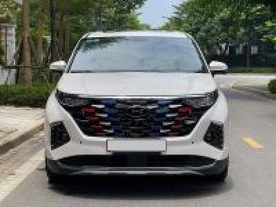 Hyundai Custin Cao Cấp 2.0T - 2024