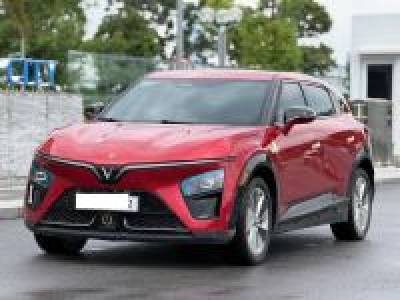 VinFast VF7 Eco - 2025