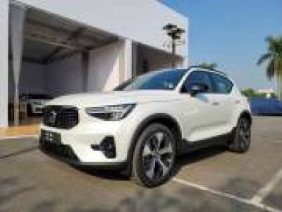 Volvo XC40 Ultra B5 AWD - 2025