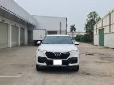 VinFast Lux SA 2.0 Base 2.0 AT - 2019