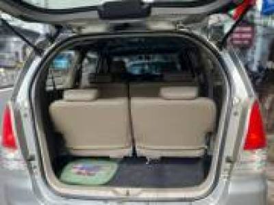 Toyota Innova G - 2010