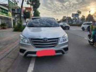 Toyota Innova 2.0E - 2015