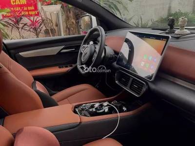 2025 - VinFast VF8 Plus - VinFast VF8 2025