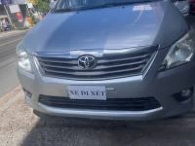 Toyota Innova 2.0E - 2012